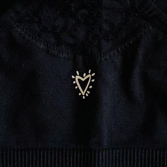 Betsey Johnson Black Sports Activewear Bra w/Eyelets size M Excellent Condition - Picture 7 of 9